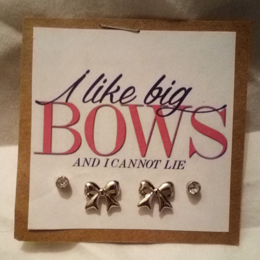 Big Bow Earring Set 15$